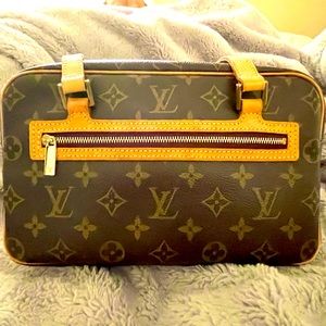 LV Cite MM Monogram Canvas  Size. 10.2 x 4.3 x 6.3 inches 26 x 11 x 16 cm